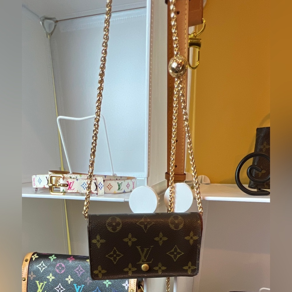 Louis-Vuitton Tresor Bifold Wallet Purse Monogram on a chain